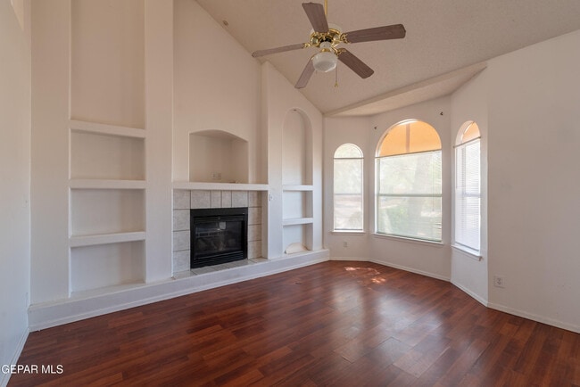 Building Photo - 2212 Tierra De Oro Way