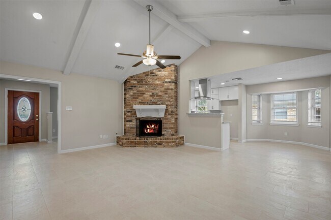 Foto del edificio - 1015 Rock Canyon Dr