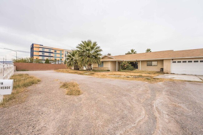 Building Photo - Welcome to your dream home!