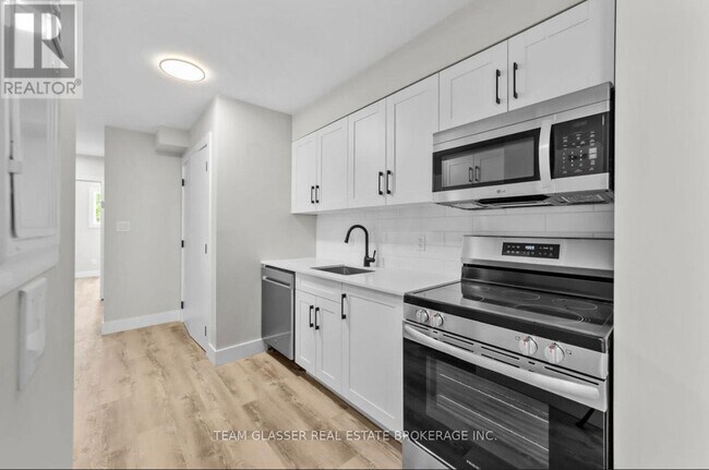 Building Photo - 400 Scenic Dr