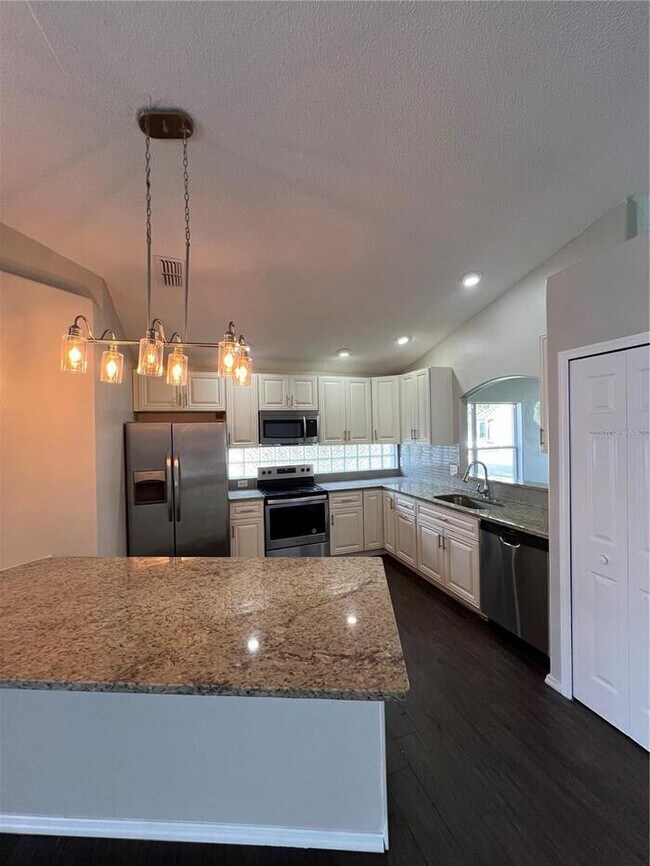 Building Photo - Beautiful Home