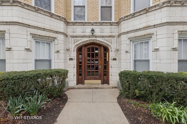 Foto del edificio - 818 Washington Blvd