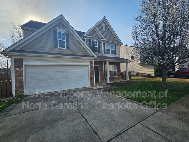 Foto del edificio - 5004 Centerview Dr