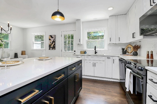 Building Photo - 2038 Sandhurst Dr