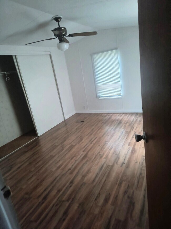 Foto del edificio - 869 Grove Ave