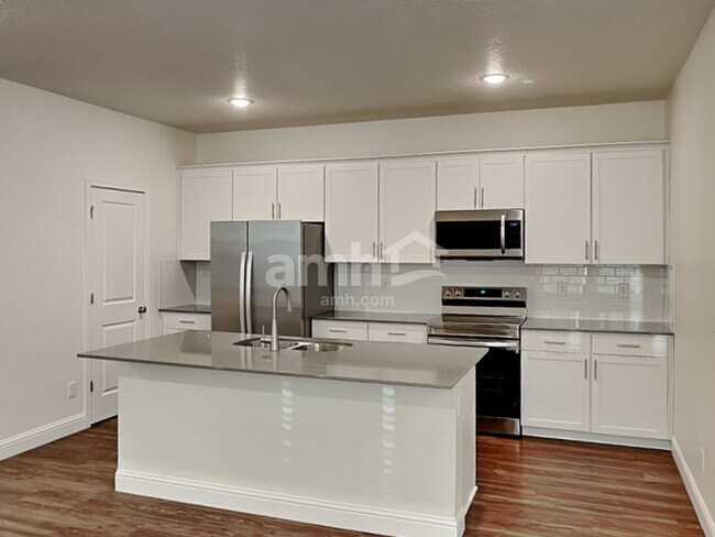 Foto del edificio - 6094 S Jordan Pkwy W