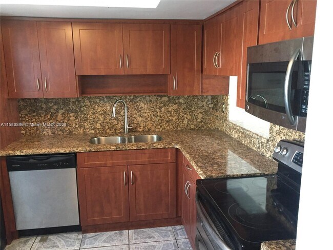 Foto del edificio - 1591 NE Miami Gardens Dr