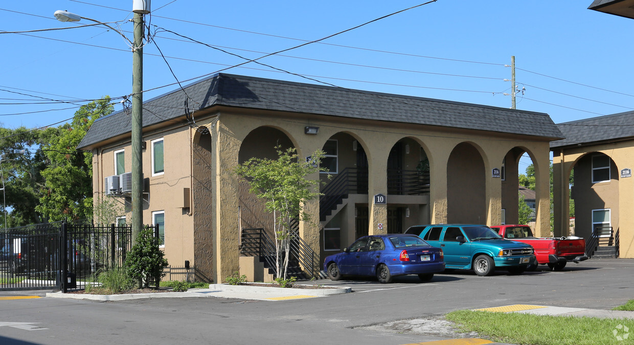 Primary Photo - University Plaza