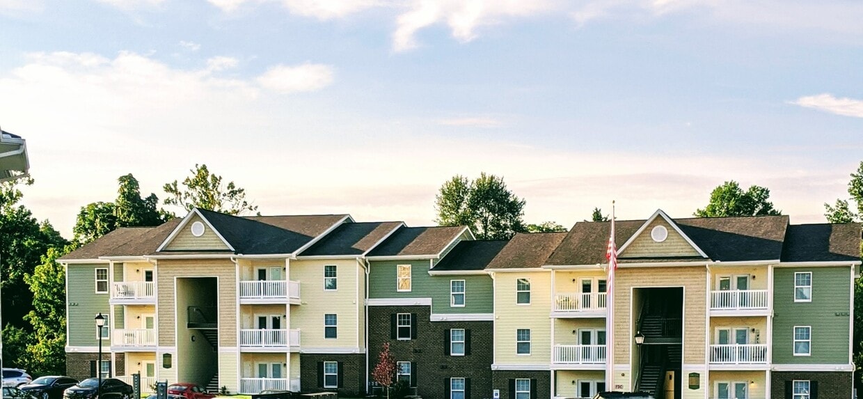 Primary Photo - Creekside Crossing Apartments