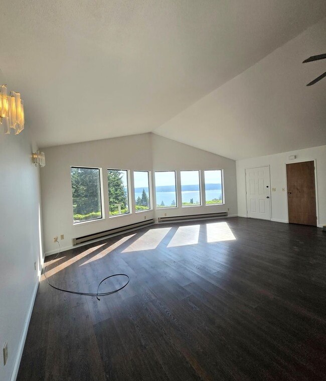 Building Photo - 111 Finch Ln