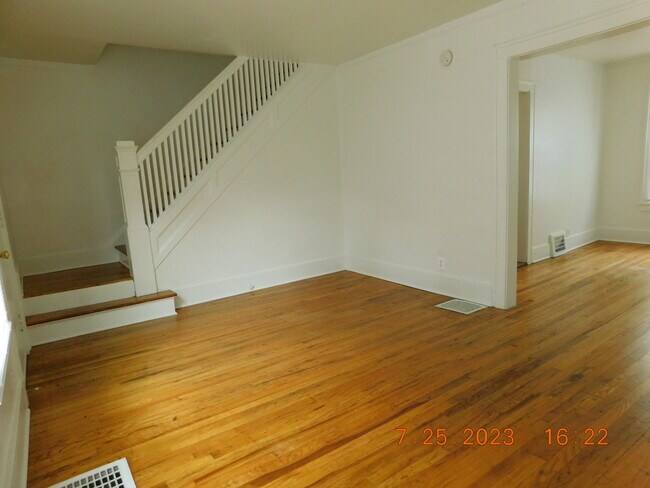 Foto del edificio - 142 Pingree Ave