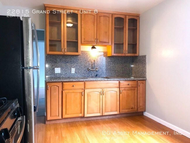 Foto del edificio - 22815 Grand St