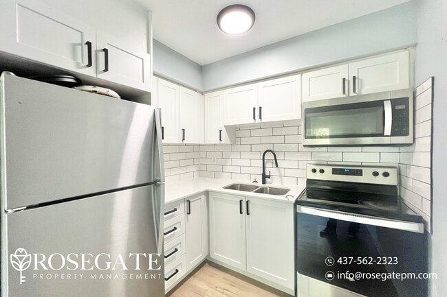 Building Photo - Renovated 3-Bedroom Apartment | 1,250 Sq F...