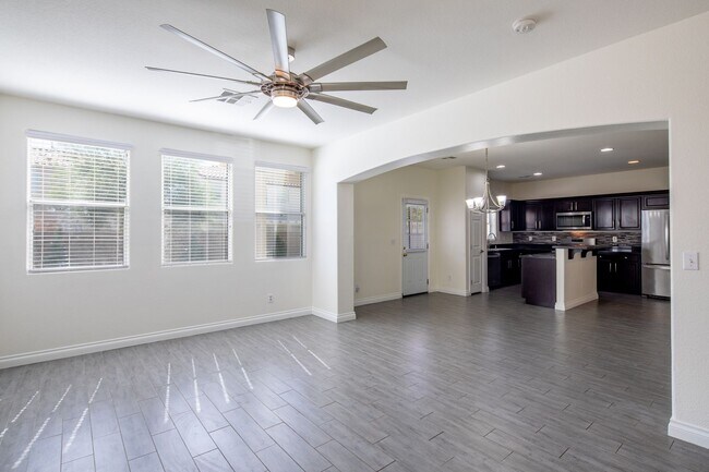 Foto del edificio - A MUST SEE 3BD/2.5BA SINGLE FAMILY HOME!