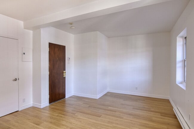 Building Photo - 539 Prince-Arthur west