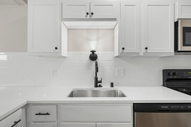 Building Photo - 1314 N Gammon Rd