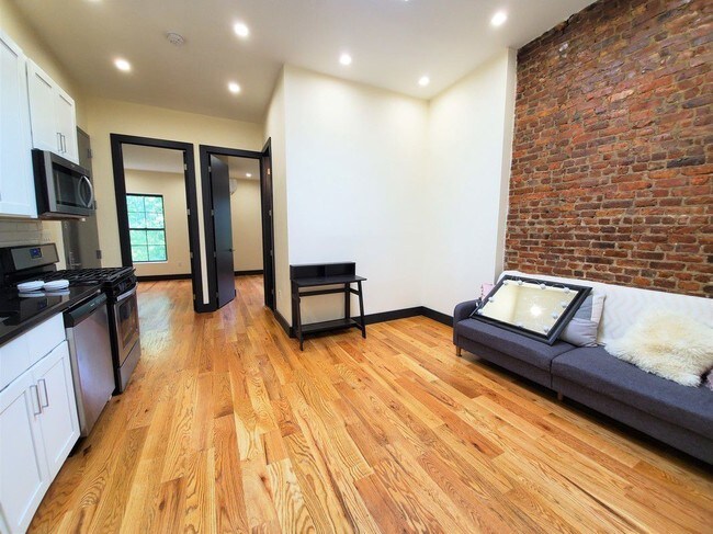 Building Photo - 758 Putnam Ave