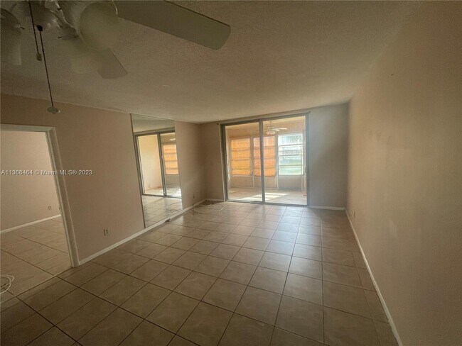 Foto del edificio - 6020 NW 64th Ave