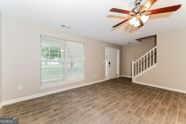 Foto del edificio - 6034 Waggoner Ct