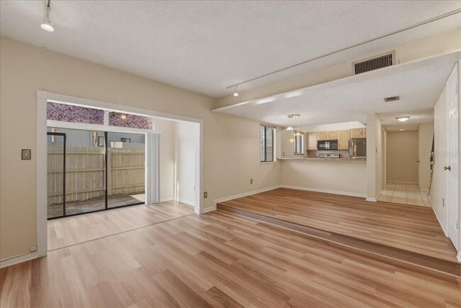 Foto del edificio - 1404 Oak Pl