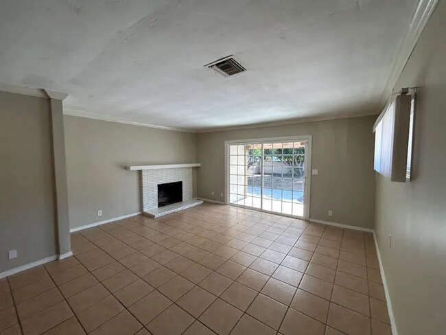Foto del edificio - 8569 Whitman Ave
