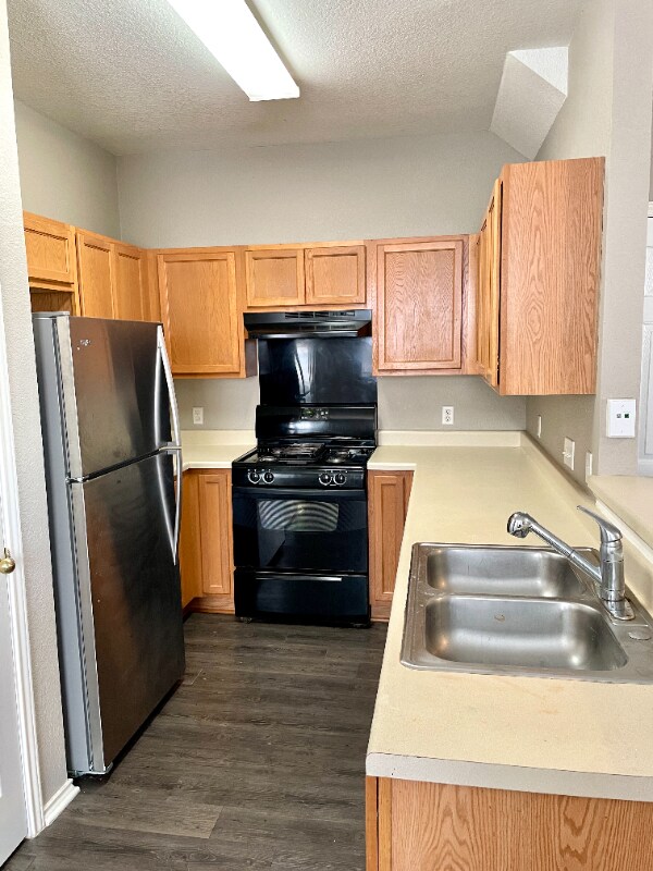 Foto del edificio - 13804 Harris Ridge Blvd