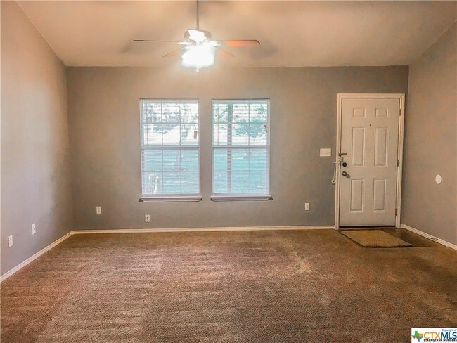 Foto del edificio - 2381 Cypress Gardens Blvd