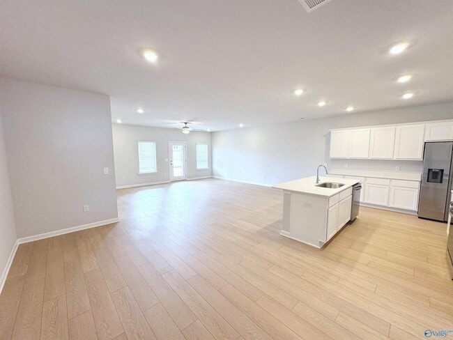 Building Photo - 169 Little Britain St