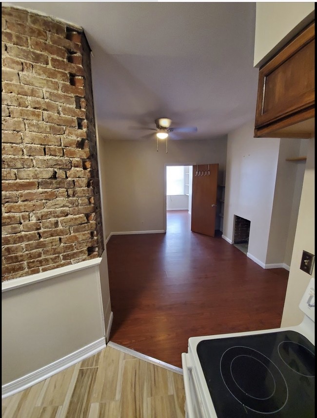 Building Photo - 715 Moravian Way