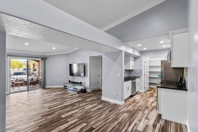 Building Photo - 7885 W Flamingo Rd
