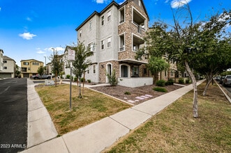 Building Photo - 1752 E Chelsea Ln