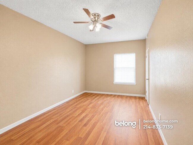 Foto del edificio - 5313 Greenshaven Dr