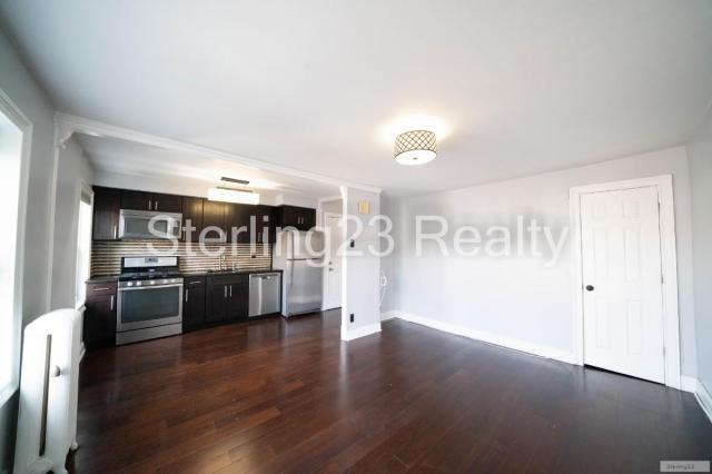 Building Photo - 2 bedroom in ASTORIA NY 11105