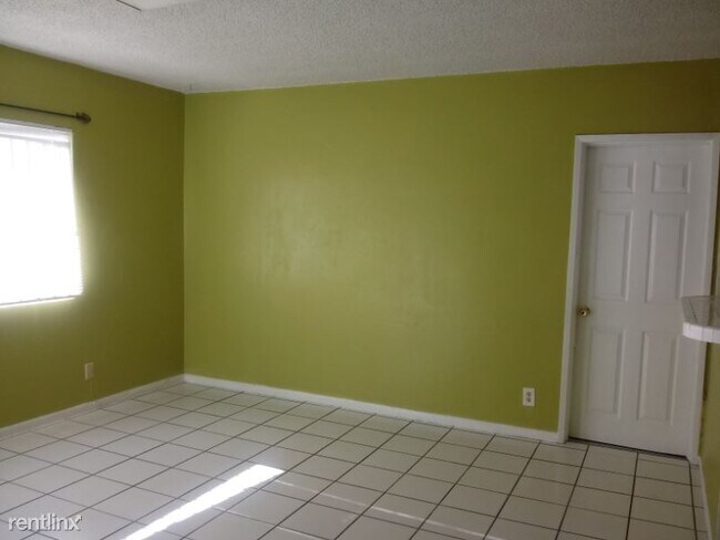 Building Photo - 2 br, 1 bath House - 8017 1/2 2nd St