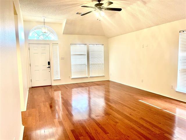 Foto del edificio - 4702 Redwood Dr