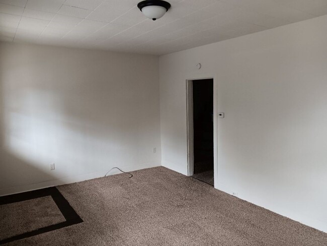 Building Photo - Coming Soon! Cozy 3 Bedroom, 1 Bath Home I...