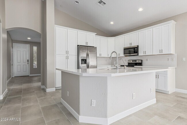 Building Photo - 4724 E Bellerive Dr