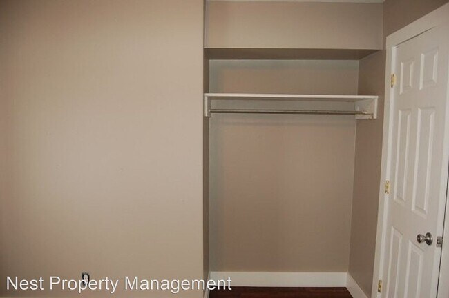 2 br, 1 bath House - 224 S Governor St - 4