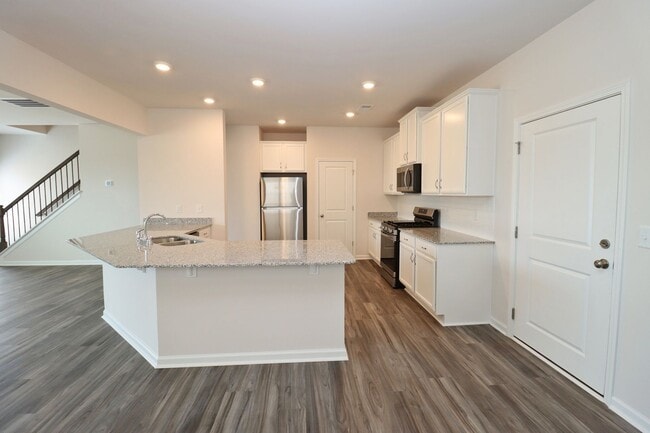 Building Photo - Spacious 3BR Home with Community Pool!