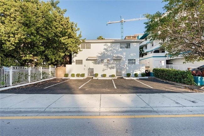Building Photo - 9165 Harding Ave