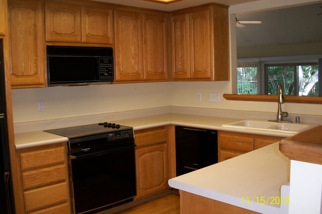Building Photo - 23831 Green Haven Ln