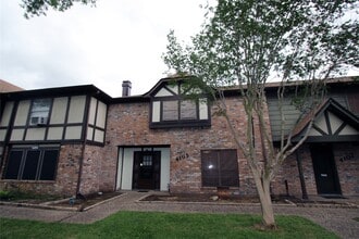 Building Photo - 4105 Vista Rd