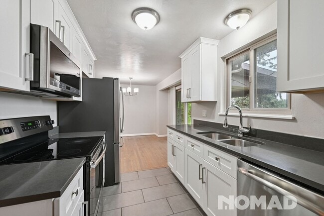 Building Photo - Spacious 5BR House in Aurora