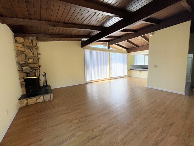 Foto del edificio - 334 Newport Ave