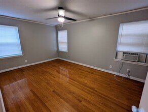 Building Photo - 4714 Oakshire Dr