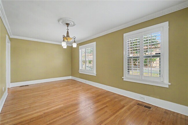 Building Photo - 173 S Meridith Ave