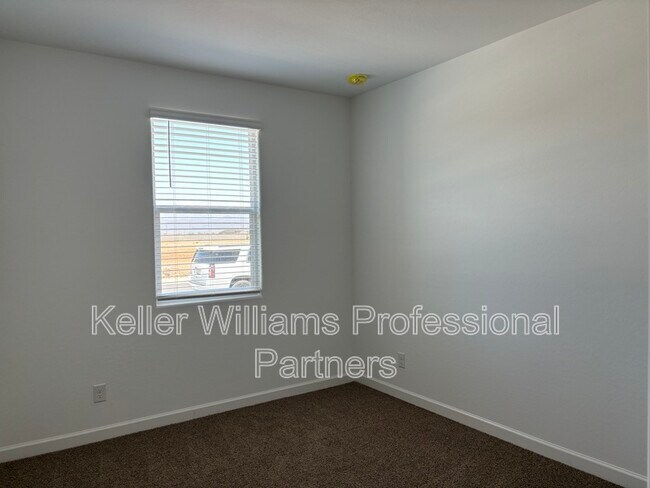 Building Photo - 5537 Azara Dr