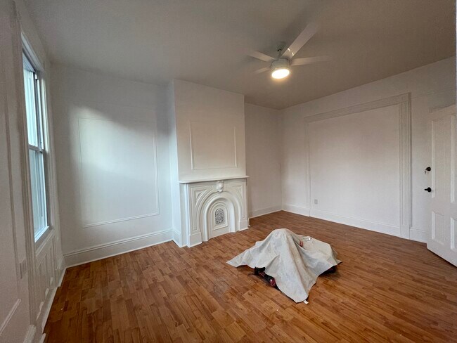 Room 2 - 12 Suydam St