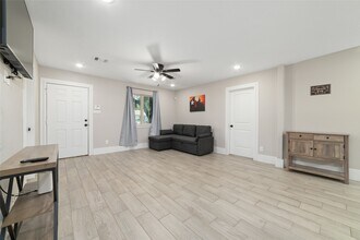 Building Photo - 6720 Cathcart Dr