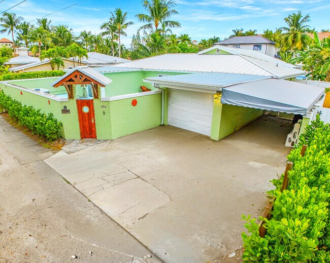 Foto del edificio - 810 Bamboo Ln